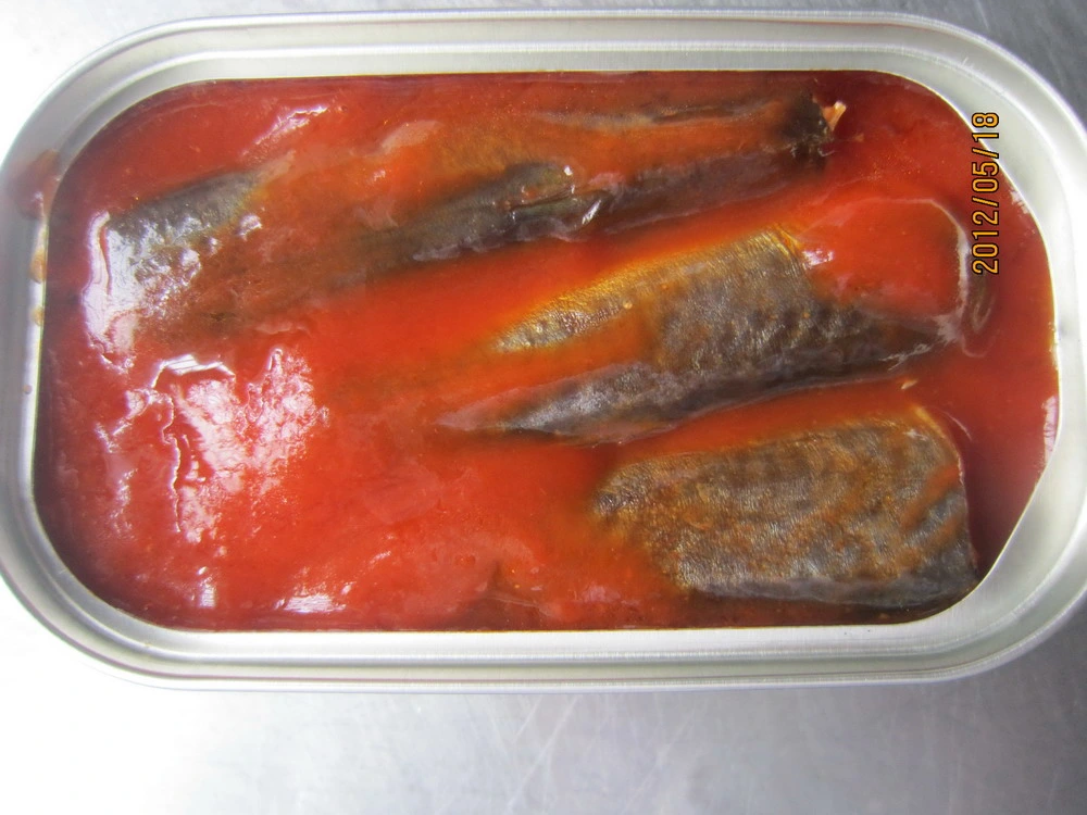 Los mariscos de la salud sardinas enlatadas de pescado en salsa de tomate