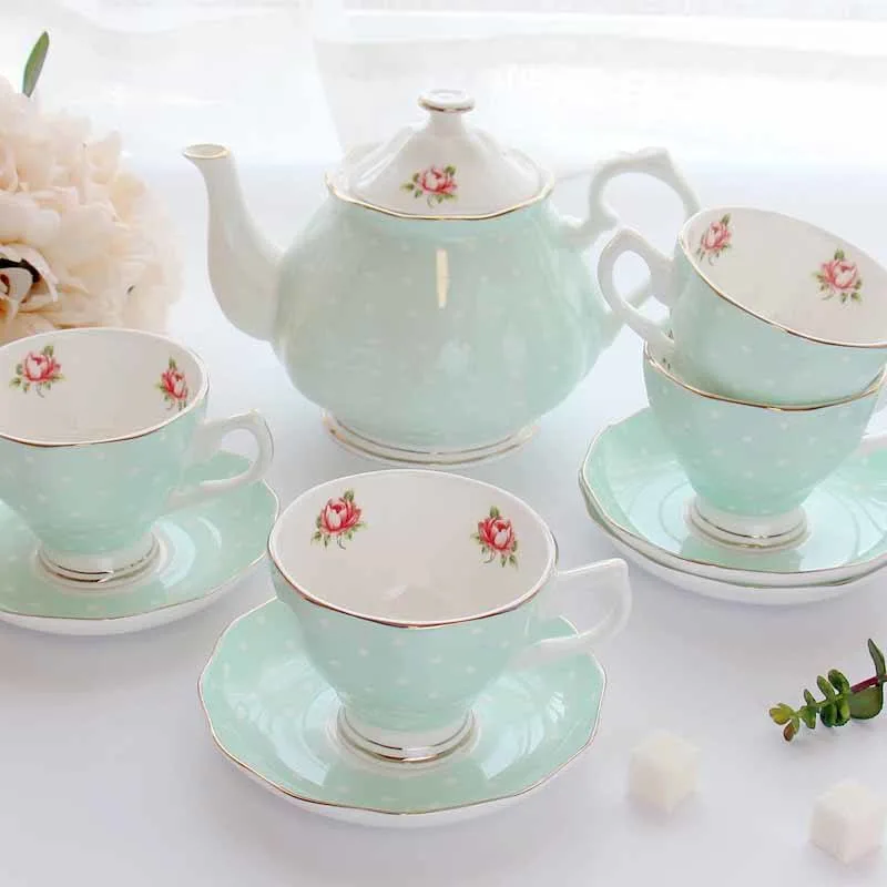 New European Modern for Wedding 17 Pieces Fine Bone China Tea Gold Flower Design Coffee and Tea Set