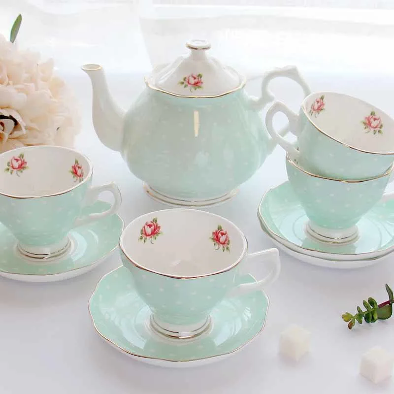 Novos quartos modernos para casamento 17 Pedaços Fine Bone China Ouro Chá Design Flores Café e chá