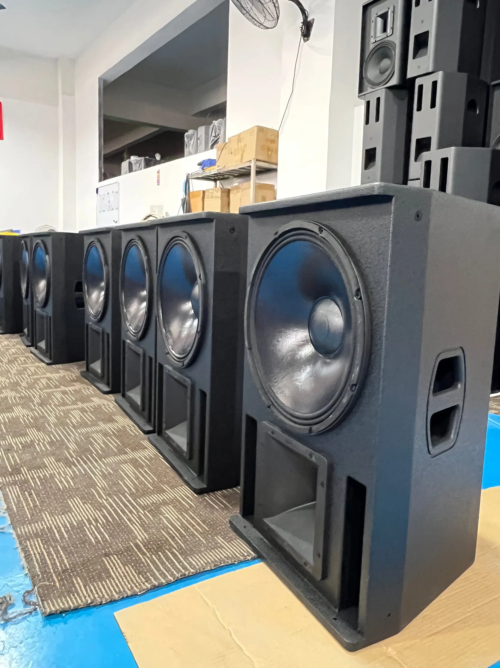 La Chine Professional Audio Haut-parleurs pleine gamme 15 pouces 400W L'orateur