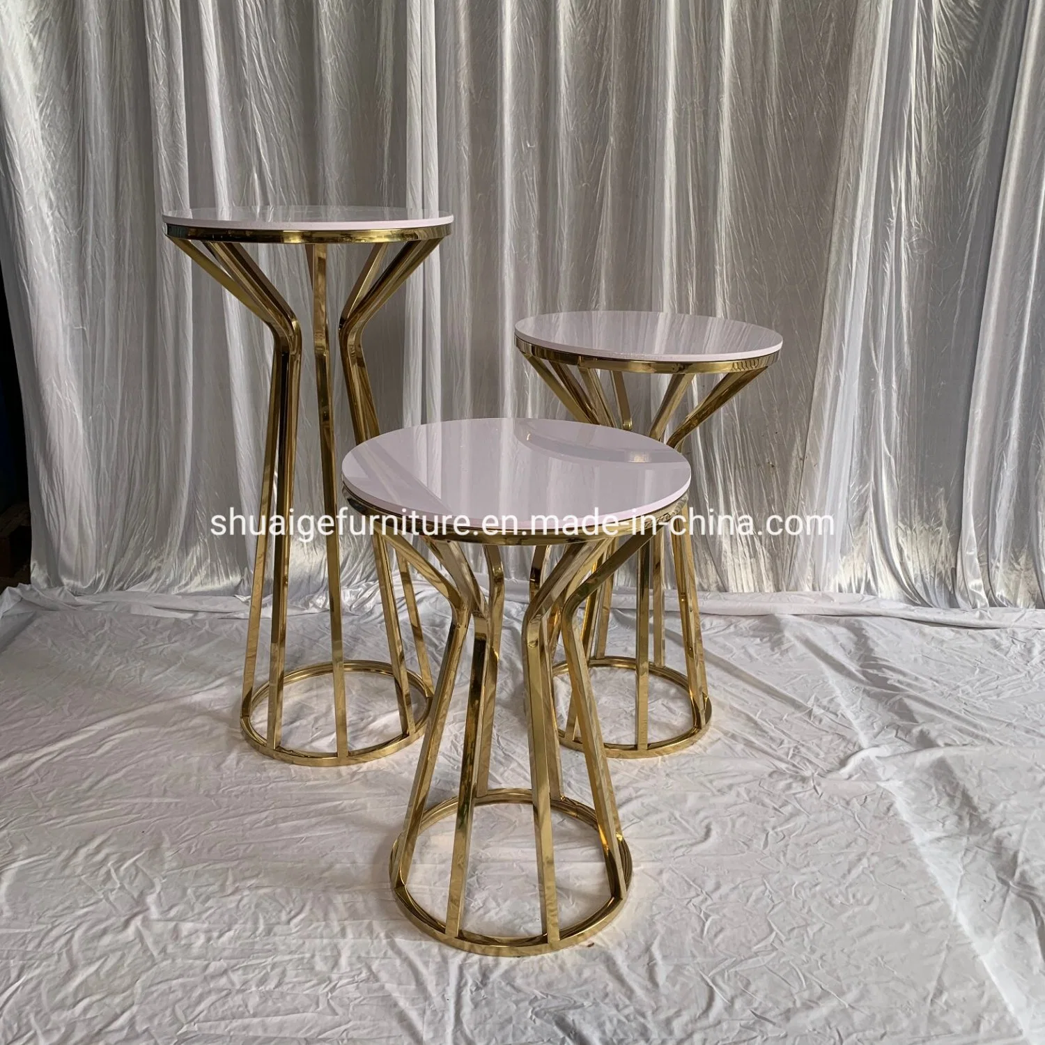 Hôtel événements Meubles décor rond or acier inoxydable verre/ MDF Support à fleurs pour les palinthes de mariage