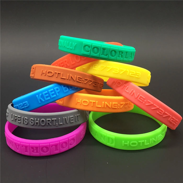 China Personalizada de Fábrica Eco-Friendly Desportos Jogos de material impresso para crianças a atividade da Pulseira de Silicone Dom promocionais bracelete de borracha brilham no escuro