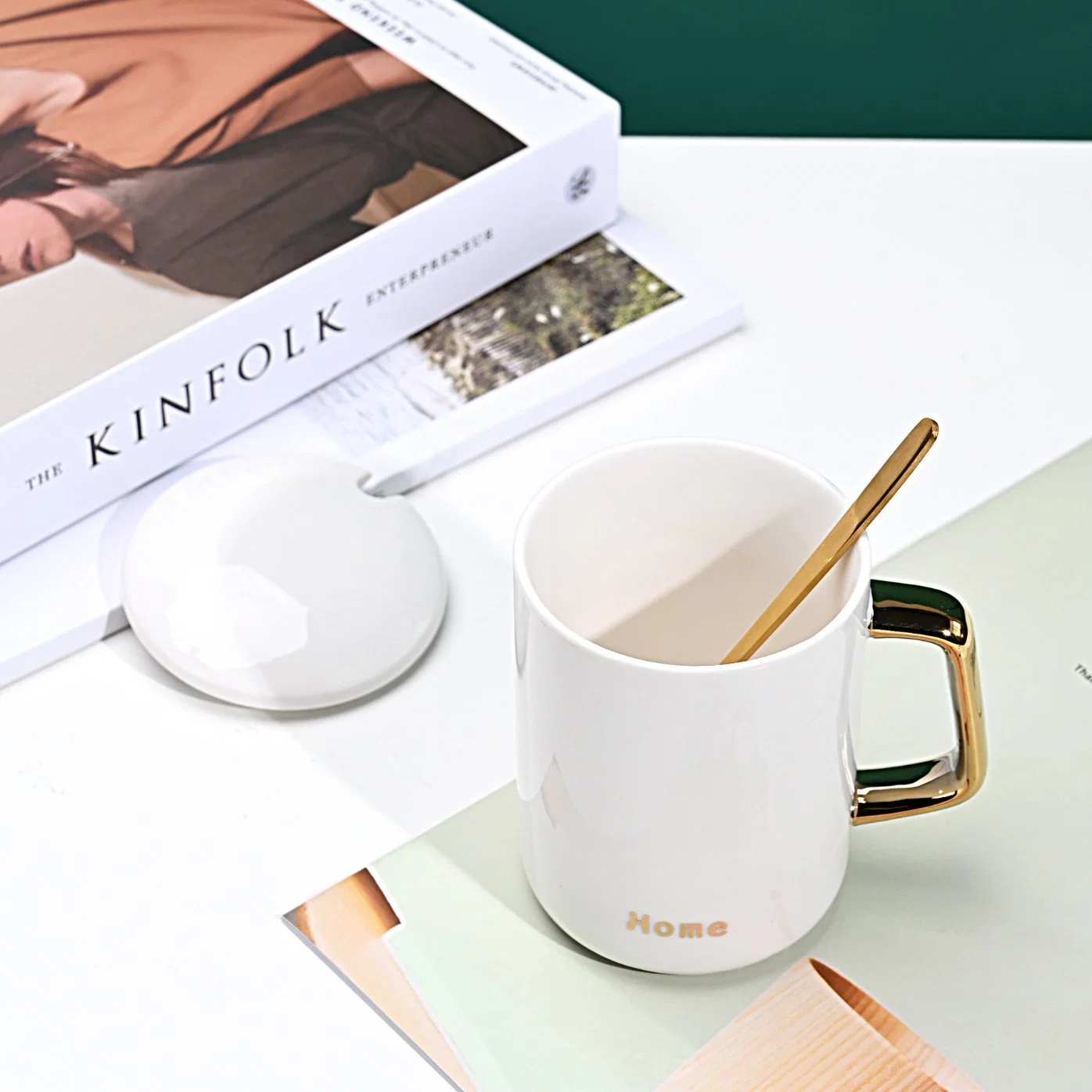 Керамическая чашка для кофе оптом с ложкой и крышкой современная Фарфоровая кружка для подарков и домашнего обихода