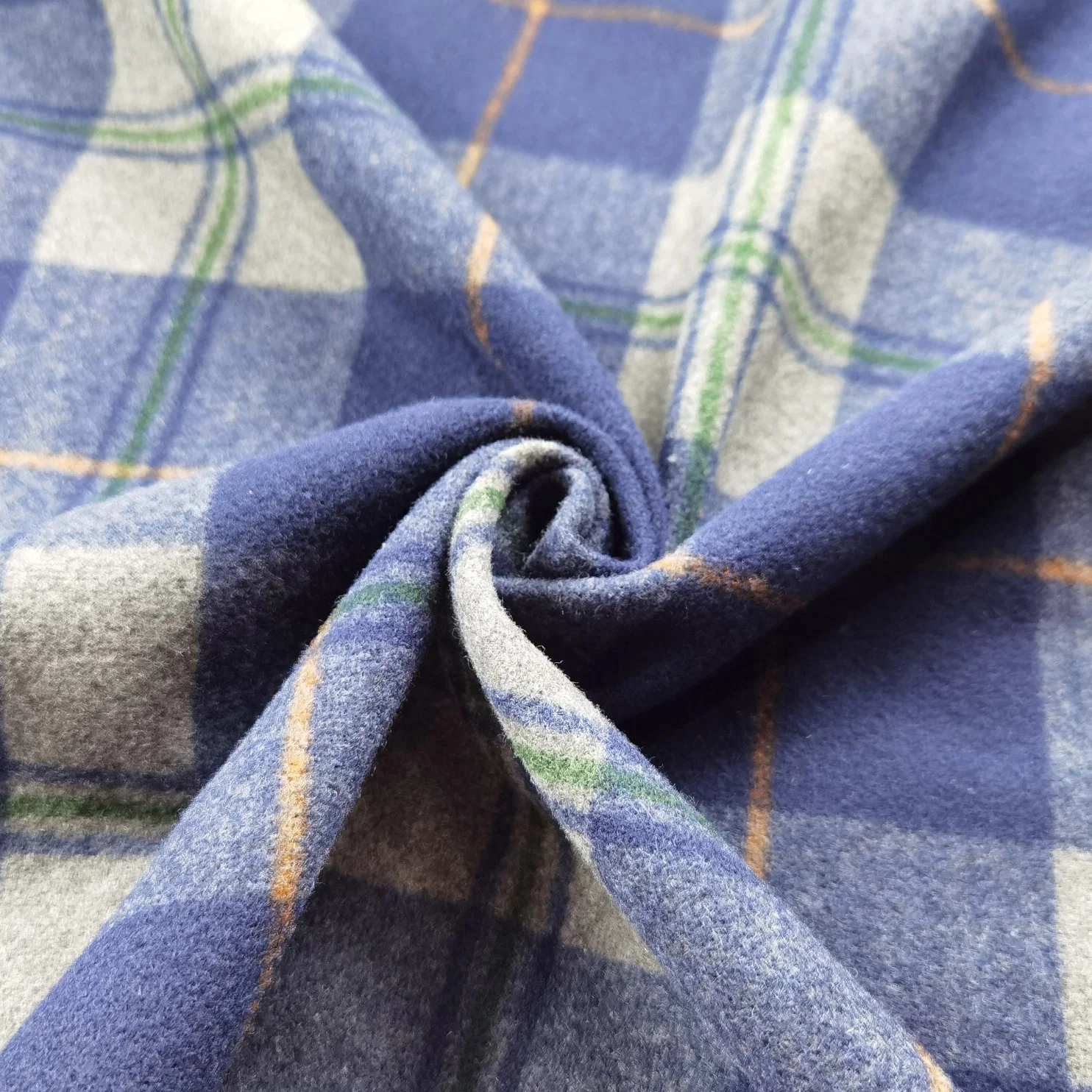 Factory Directly Sell Woolen Brush Flannel Fabric Polyester for Winter Overcoat