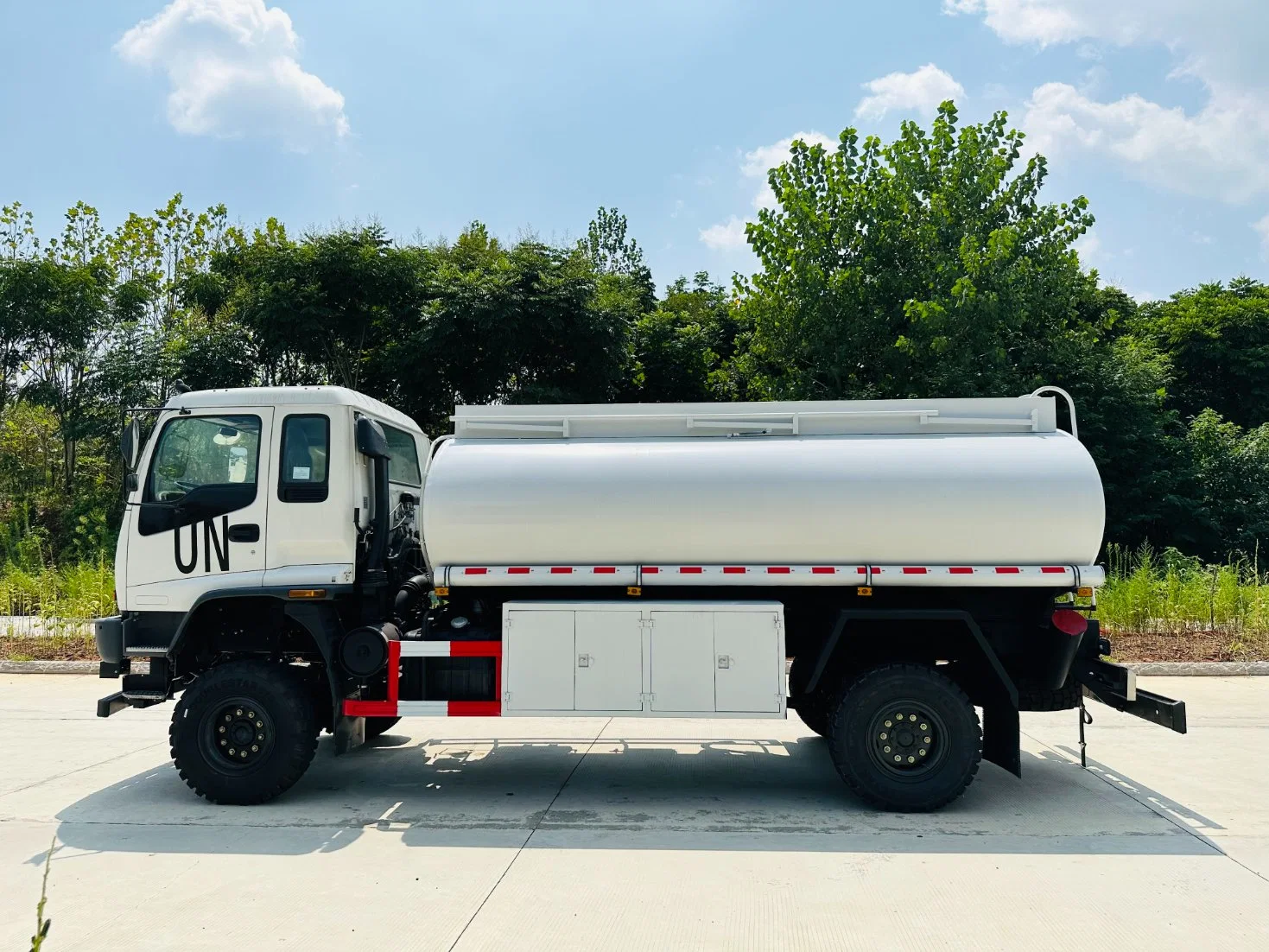 Isuzu 4X4 12cbm 12000 Liter 5000 Gallone 205HP Kraftstoffspender Tankwagen für Öltanker LKW