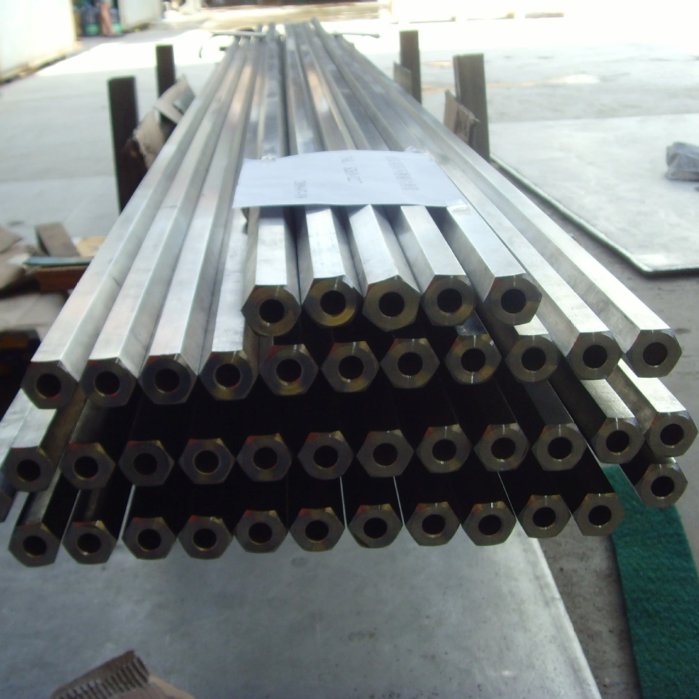 Cold Drawn 300series 400 Series Stainless Steel Hexagonal Pipe / Round Inner Shape Stainless Steel