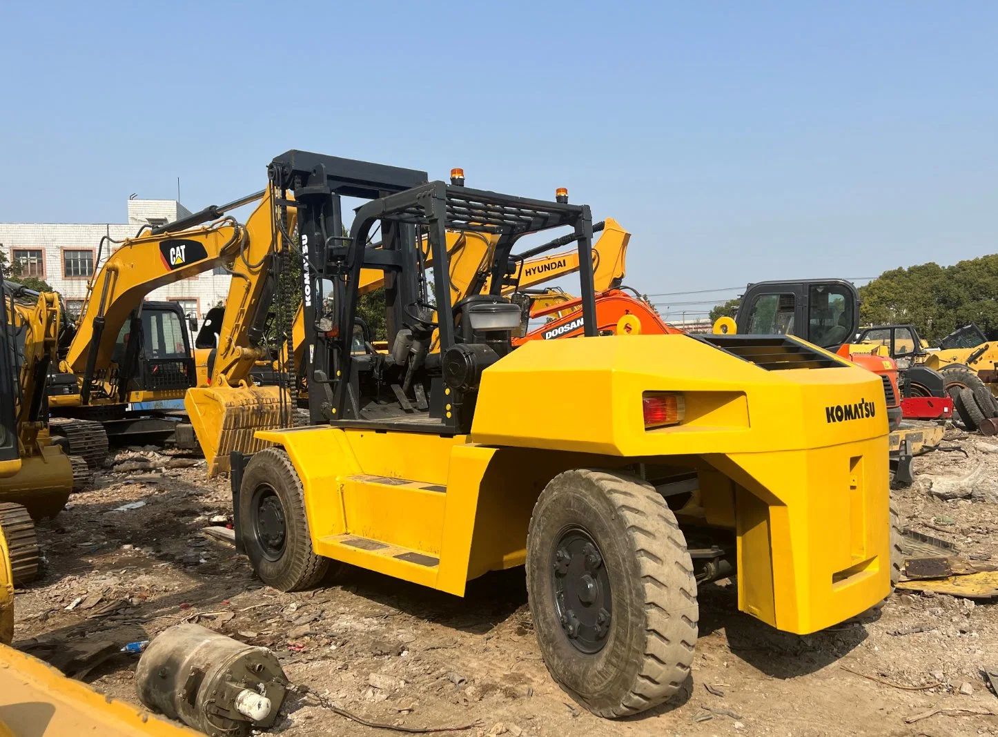 معدات الرفع الغلفازية المستخدمة Komatsu Fd150 عالية الجودة بسعر لطيف