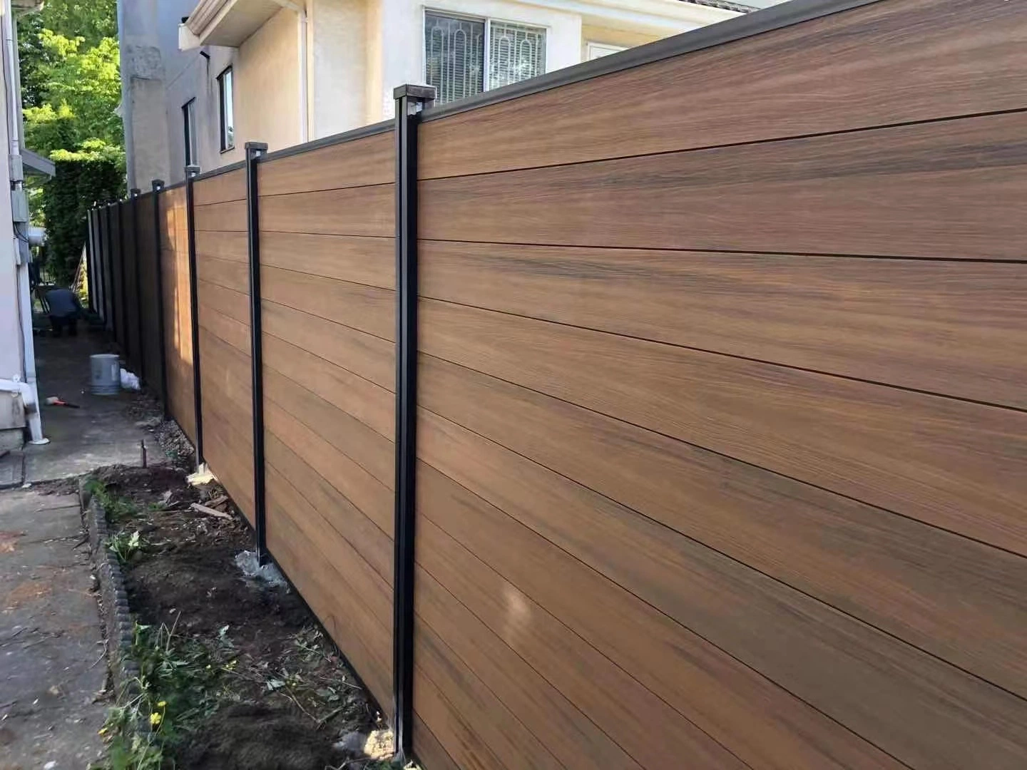 El agujero cuadrado WPC hueco de la Junta de pared de revestimiento impermeable al aire libre compuesto de plástico madera Panel de pared