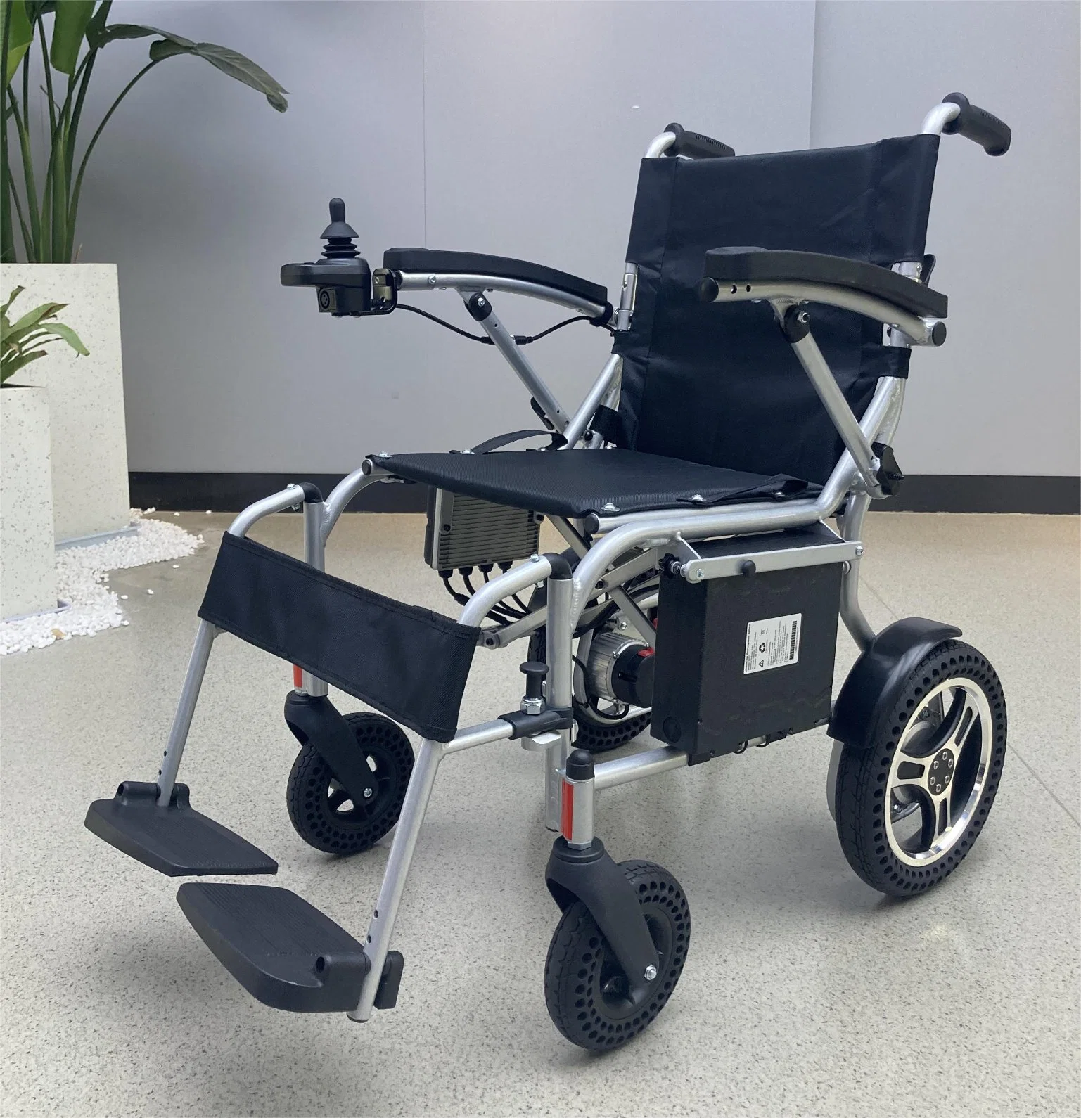 Nanjing Electric Wheelchair Manufacture Lightweight Portable Wheel Chair Motorised Powerchair for Handicapped