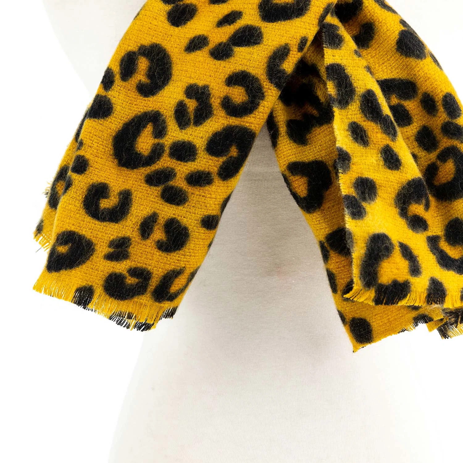 Accueil accessoire Rui grossiste Vêtements de dessus les femmes de l'hiver chaud moutarde Soft Cashmere se sentent Tassel Leopard Cheetah châle Pattern grand foulard de contrat cadre