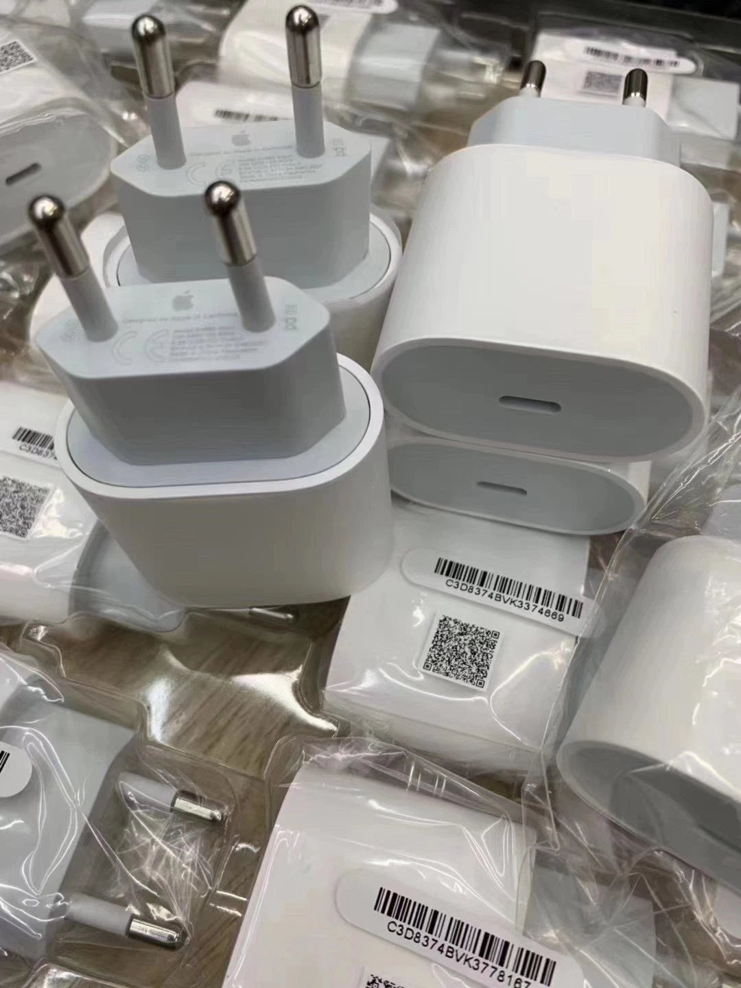 شاحن هاتف محمول عالي الجودة مباشر من المصنع طاقة USB-C بقدرة 20 واط محول US EU Plug Fast Charger for iPhone14 13 12 11 PRO بحد أقصى