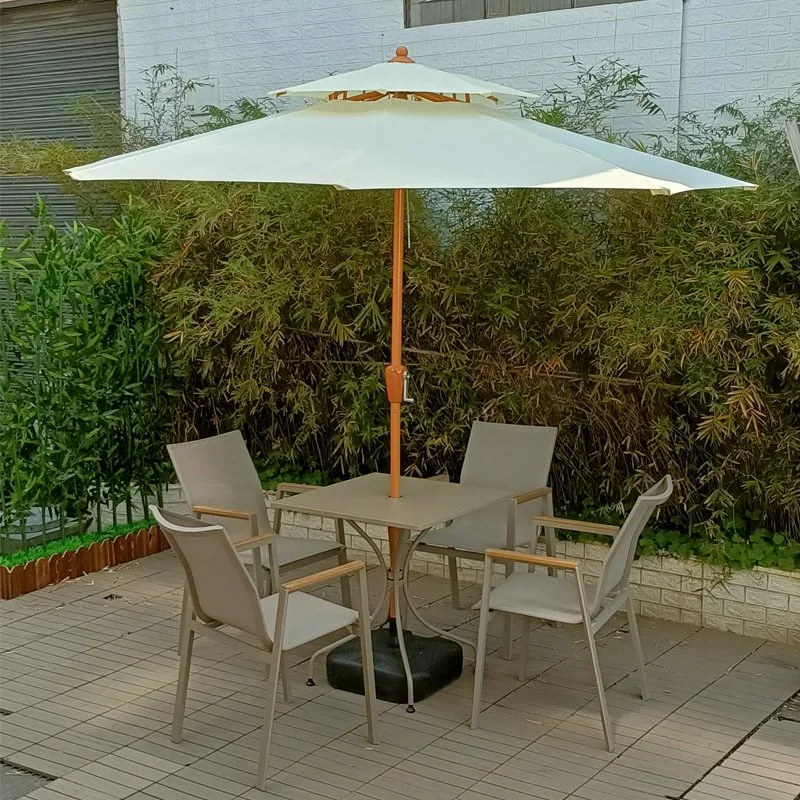 Großhandel Gartenmöbel Hotel Restaurant Cafe Resorts Rattan Wicker Tisch Stapelbarer Stuhl mit Regenschirm Garten-Set