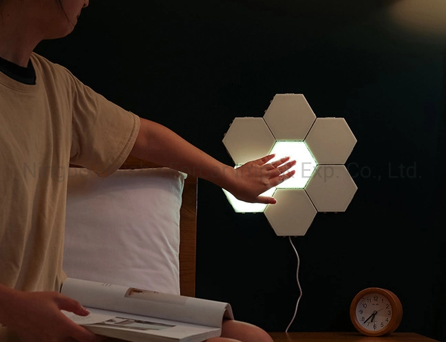 La novedad Home iluminación nocturna con Quantum hexagonal Modular Táctiles inteligentes Lámpara de luz de pared con el adhesivo y el imán del interruptor de contacto Contacto