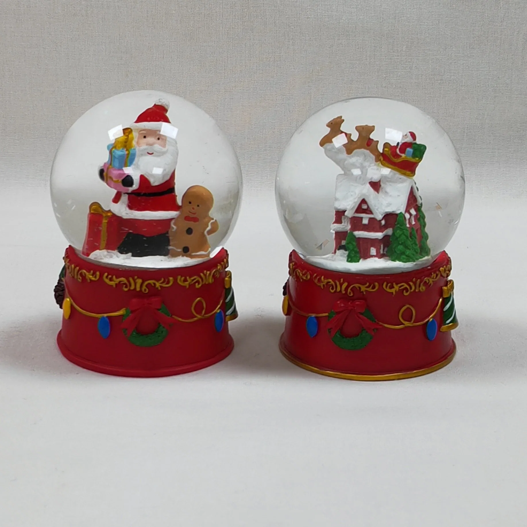 Cheap OEM Handmade Glass Water Globe Resin Snow Globe for Home Decor