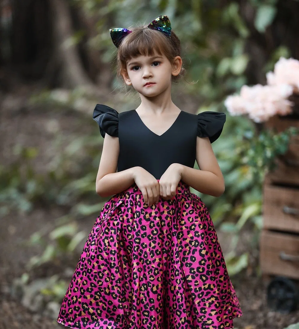 Estilo europeo con 10 años chica de cola larga fiesta de Halloween vestido de noche