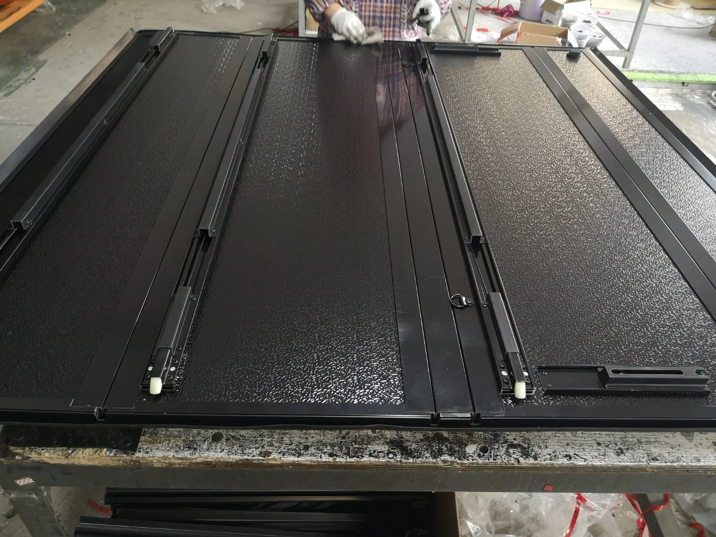 Tampa da bagageira em liga de alumínio OEM para camião, cobertura da cama, Hard Tri Cobertura da bagageira dobrável para Tacoma/Revo/Vigo/Np300/L200/RAM/GMC/F150/Toyota Tundra