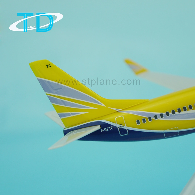 B737-700 1/200 16cm Model 1/200 Scale Plastic Airplane