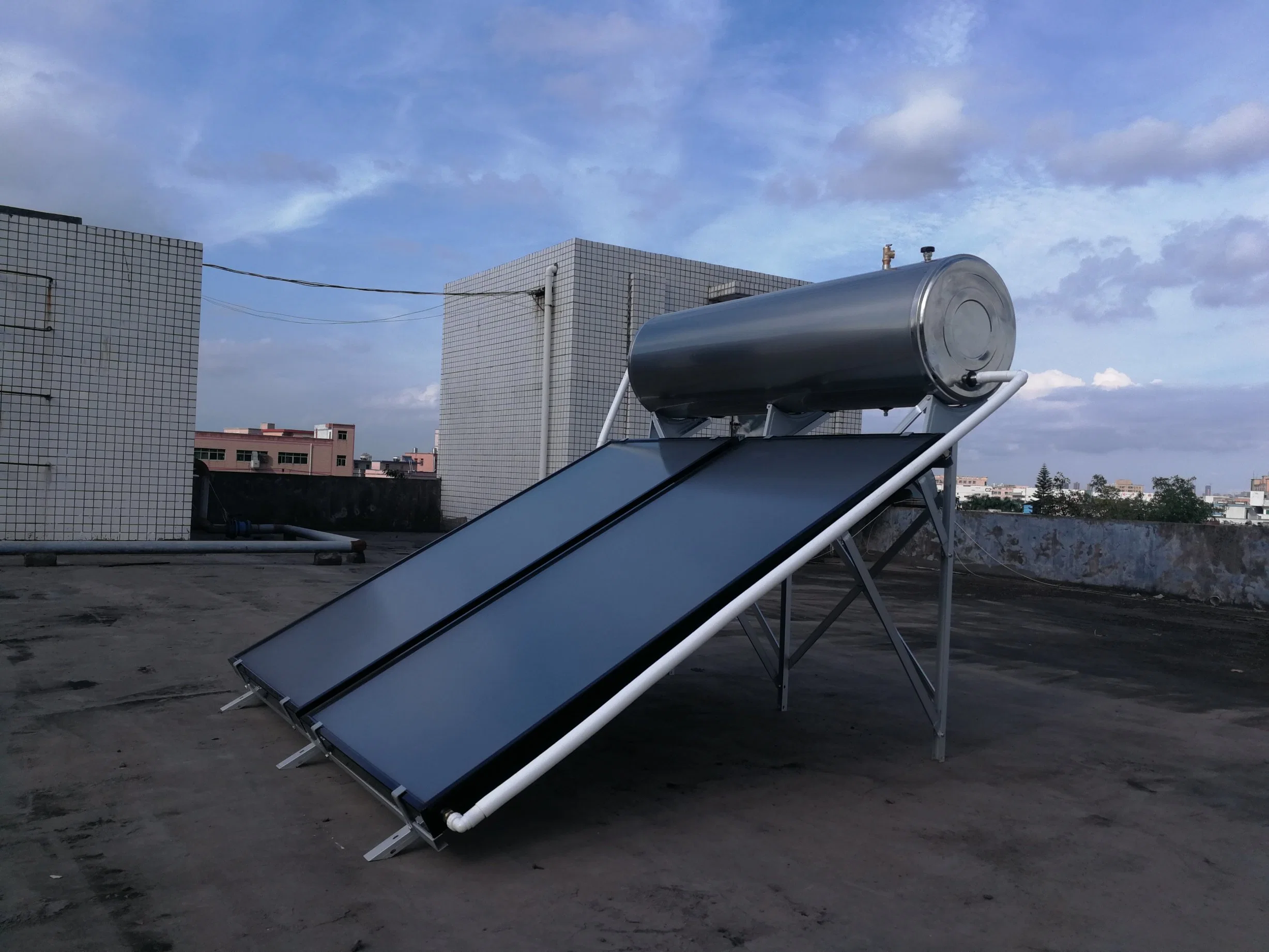 Hochwertiger Solar-Warmwasserbereiter mit Edelstahl-Solarspeicher Tank und Flachplattensammler