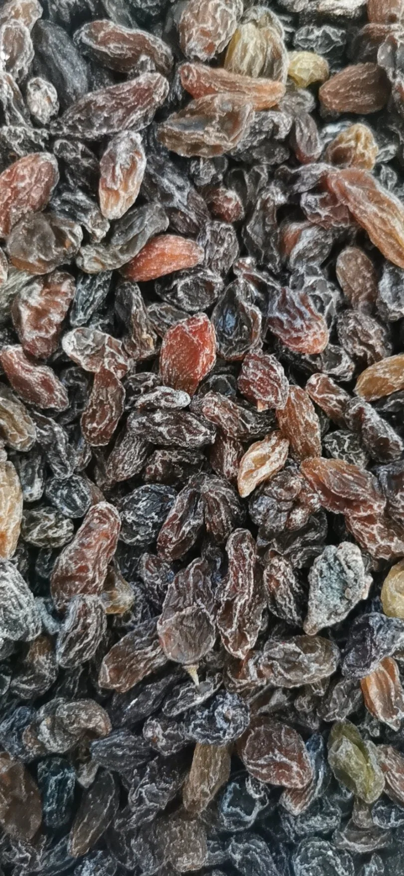 Sweet and Sour Preserved Green Seedless Grape Raisins