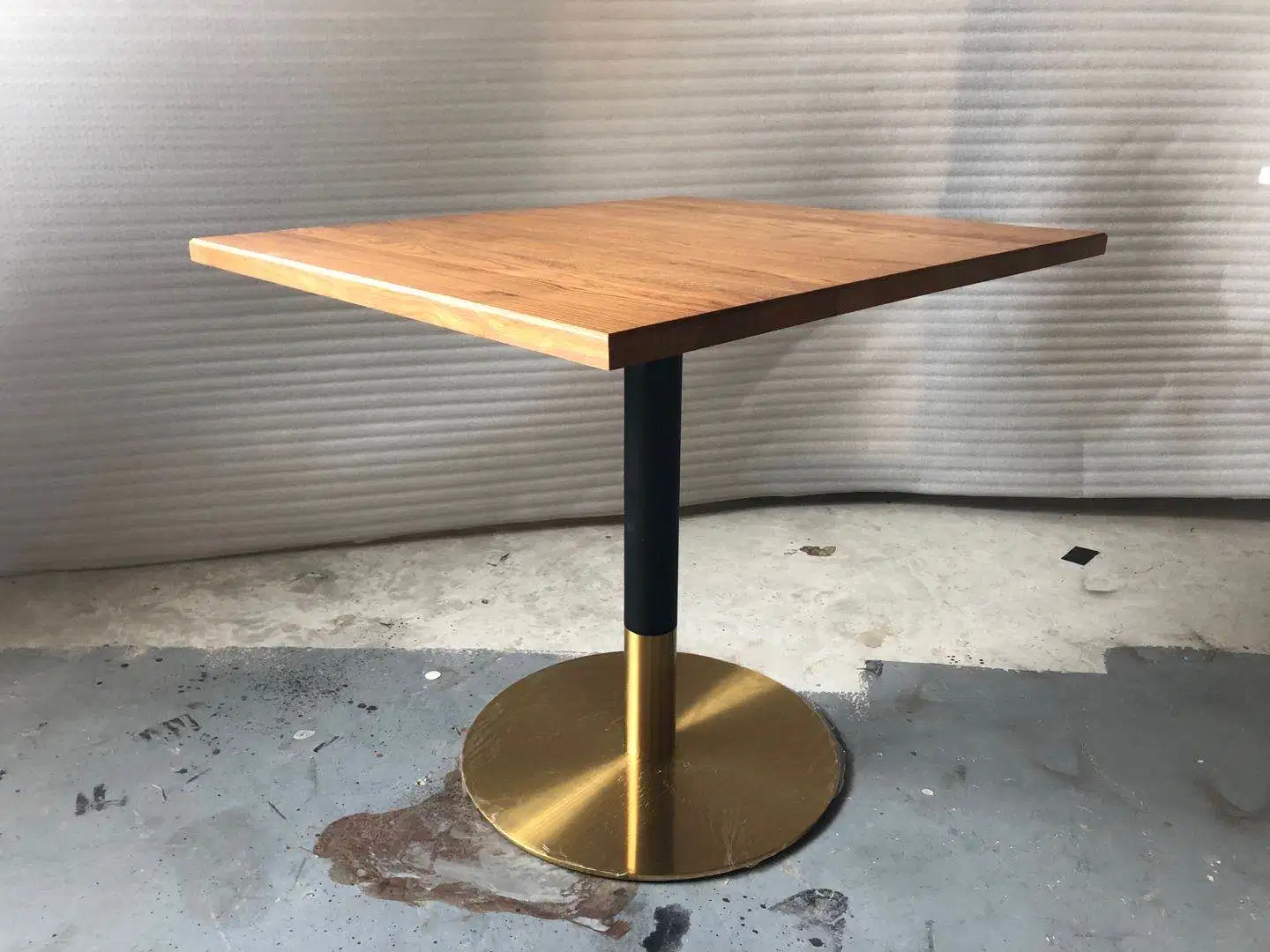 Commercial Cafe Furniture Solid Ash Wood Dining Table Top with Brass Table Base