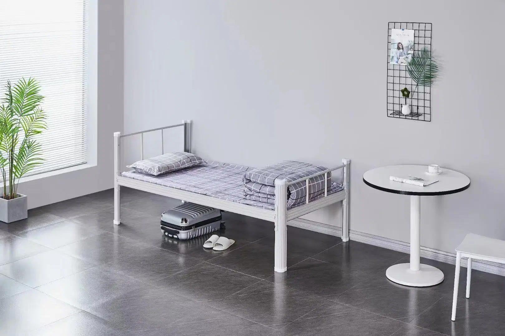 غرفة نوم معدنية حديثة متينة من نوع Bunk Bed من المعدن الأبيض