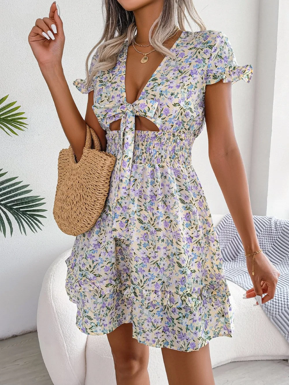 Ins Wind Real Shot Frühling und Sommer Casual Floral Lace-up Holiday Dress mit V-Ausschnitt und Independent Station Damenbekleidung