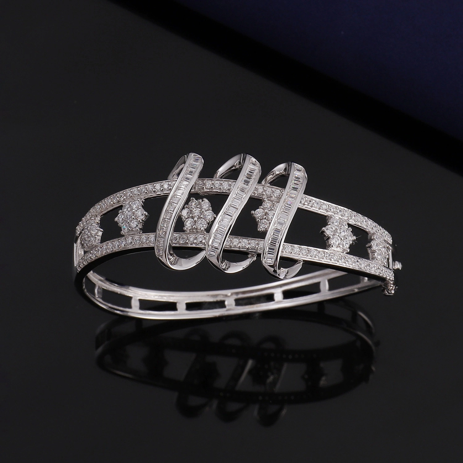 OEM Custom Fashion 925 Silver Jewelry Ice Flower Braceclet