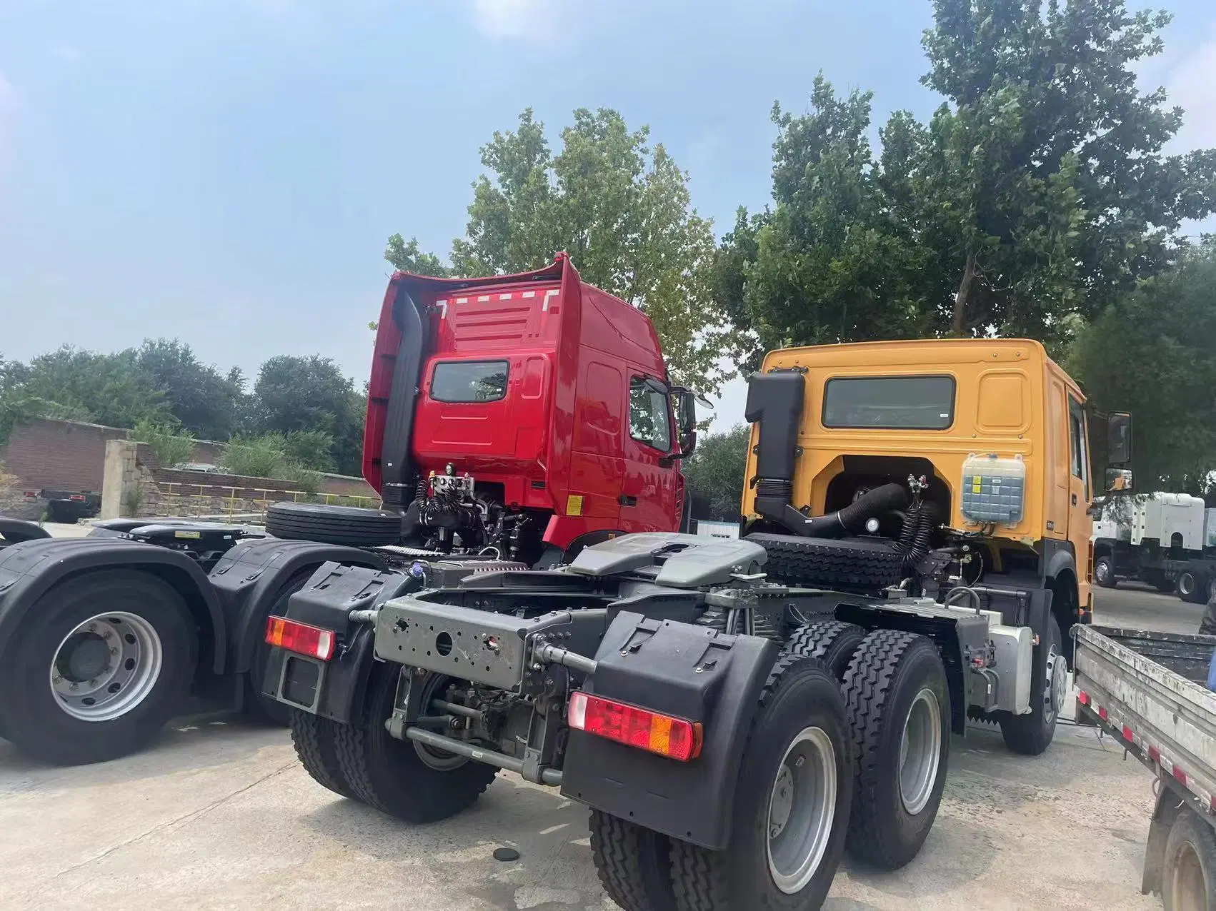 HOWO Sinotruk Sinotruck Tractor Truck 10 Wheels 4X2 6X4 371HP 420HP 430HP, Dump/Cargo/Heavy Duty Truck, New or Used Truck, Tractor with Semitrailer