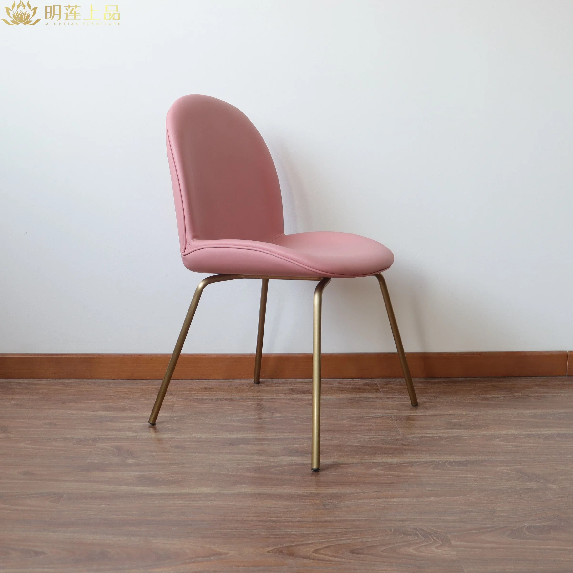 Modern Design Red Fabric Upholstered Metal Frame Restaurant Furniture Dining Room Furniture Coffee Shop Furniture Beetle Chair