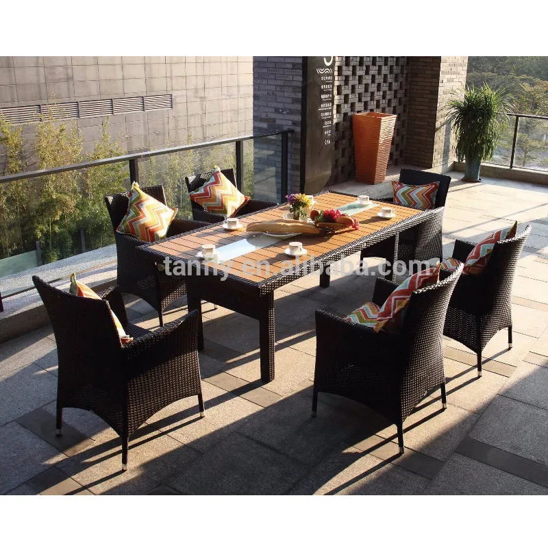 Hotel Round Fashionable Wooden Chair Metal Frame Tables Dining Table Set