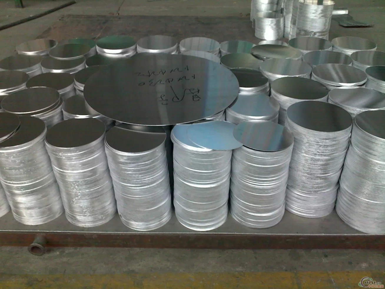 Hot Rolled 1xxx 3xxx Aluminium Circle with Excellend Ductility for Kitchen Utensils