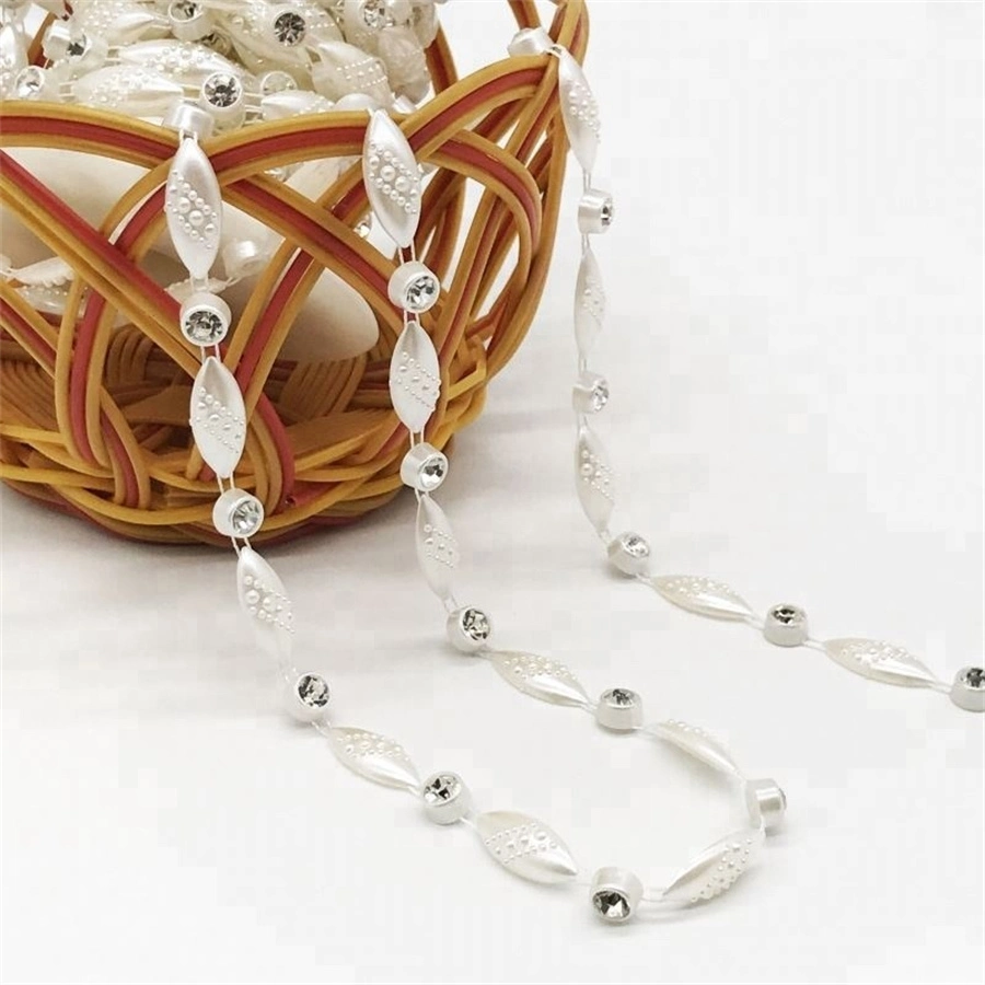 New Products Loose Beautiful White Leaf Shap Shinning Rhinestone Cup Chain with Pearl