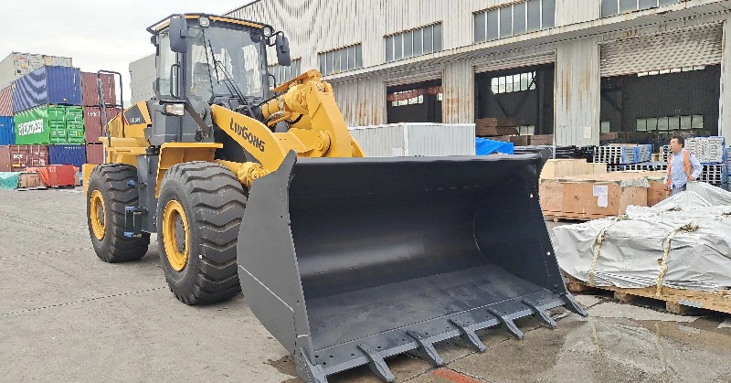 Peru Liugong Clg856h 5ton Wheel Loader Cummins Engine and Zf Transmission