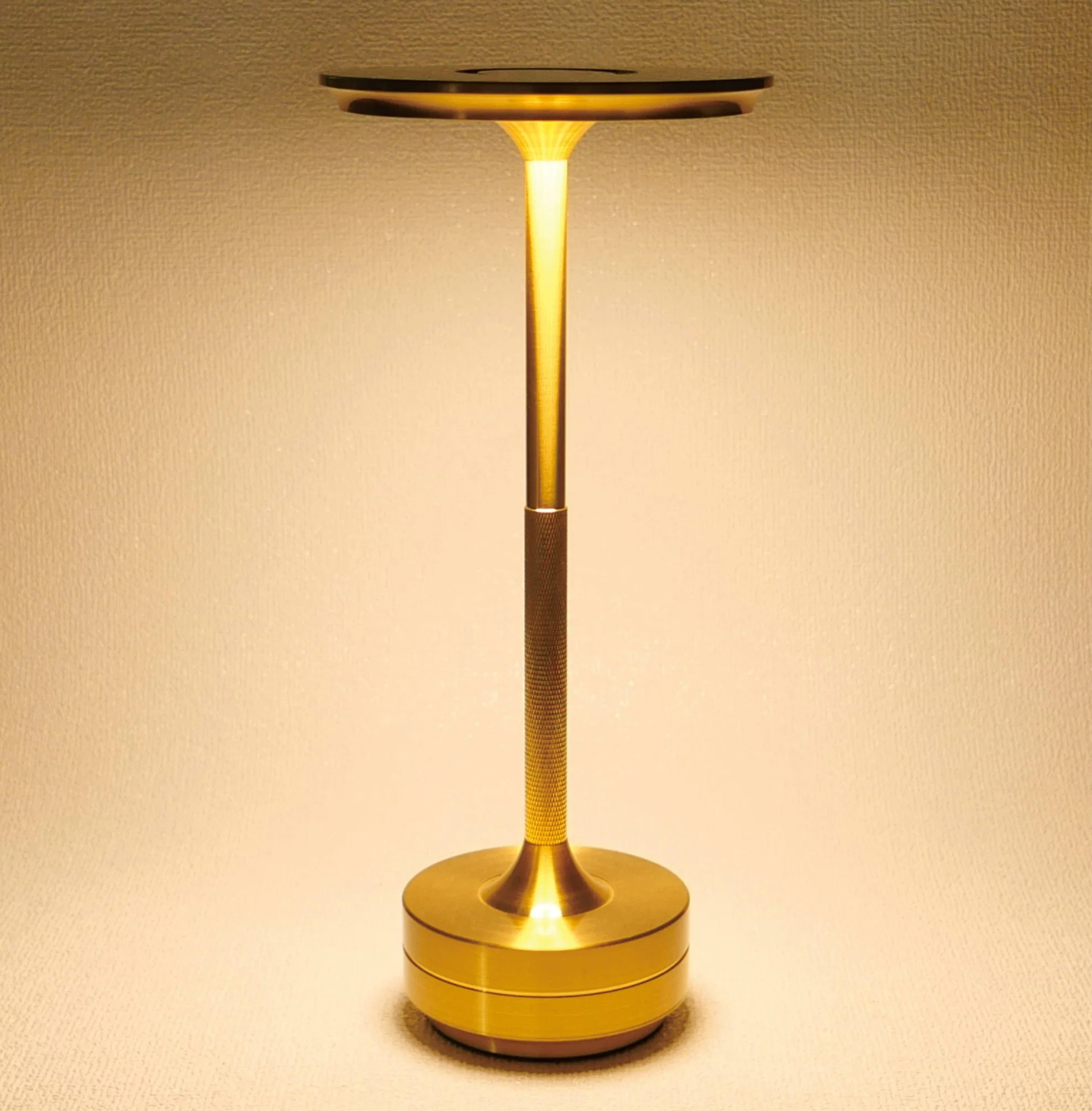 Hisoon Modern Gold Color Livingroom Dining Table Light Home Deco Table Lamp