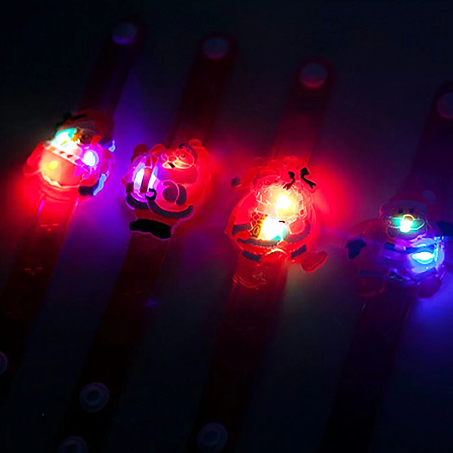 Regarder la lumière lumineux à LED jusqu'Bracelet Kids Décoration de Noël