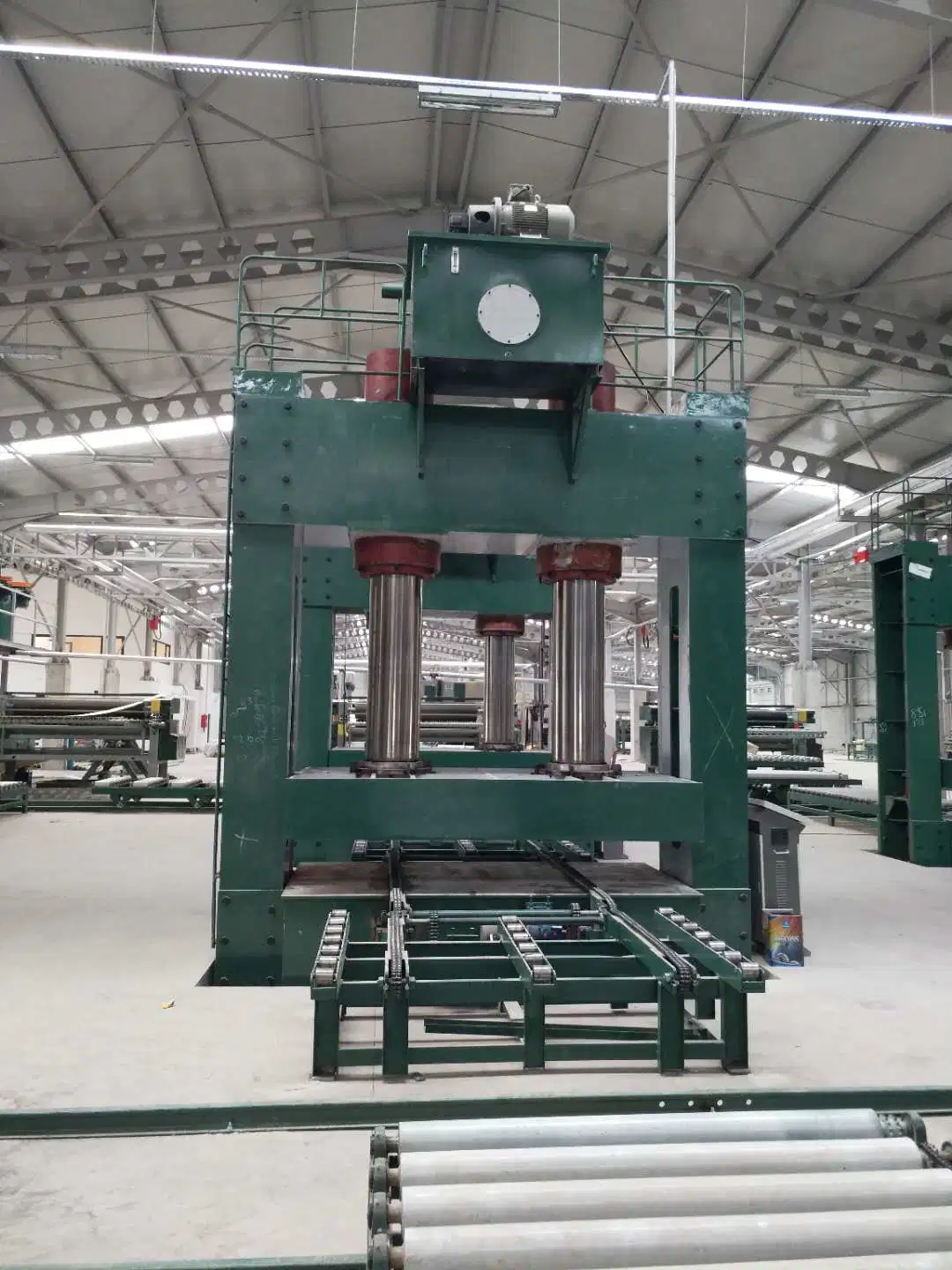 Yuequn 500 Tons Veneer Cold Press Machine with 35mm Frame