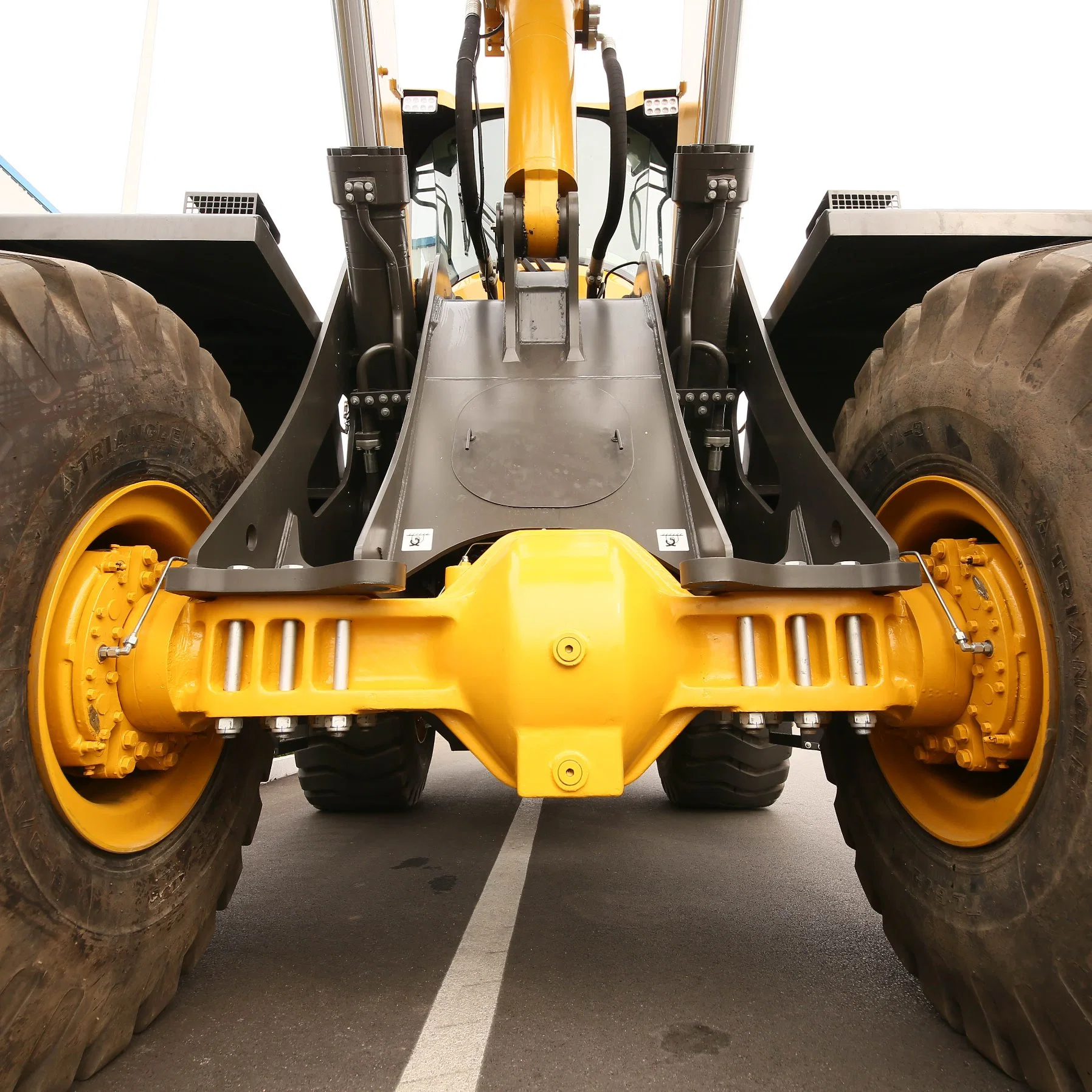 Made in China L956fh 5t Long-Wheelbase Loader with Superior Performance for Road Construction