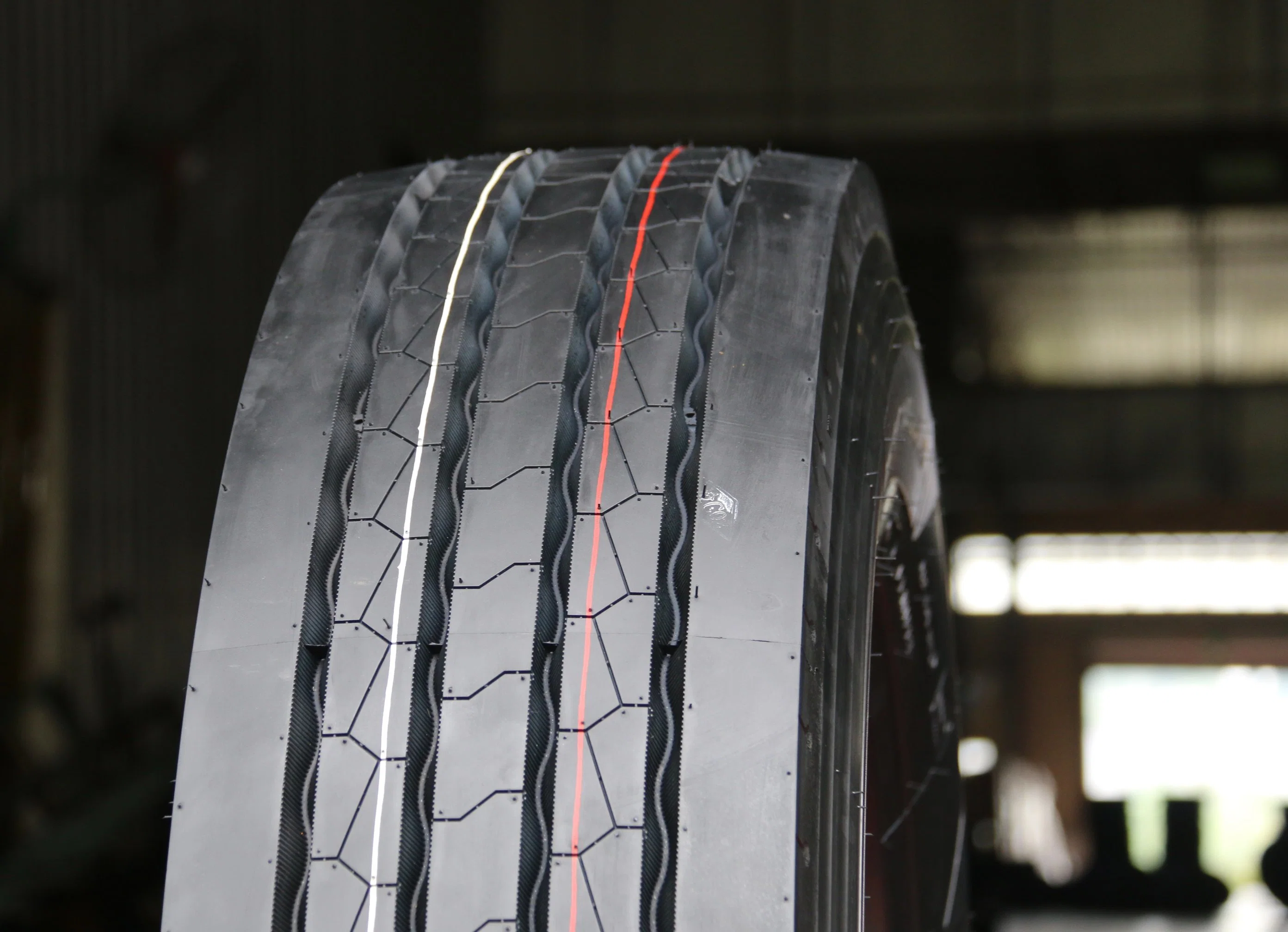 295/60R22.5 225/80r17,5 265/70r19,5 275/80R22.5 Melhor qualidade do pneu do barramento CAN e o pneu do veículo