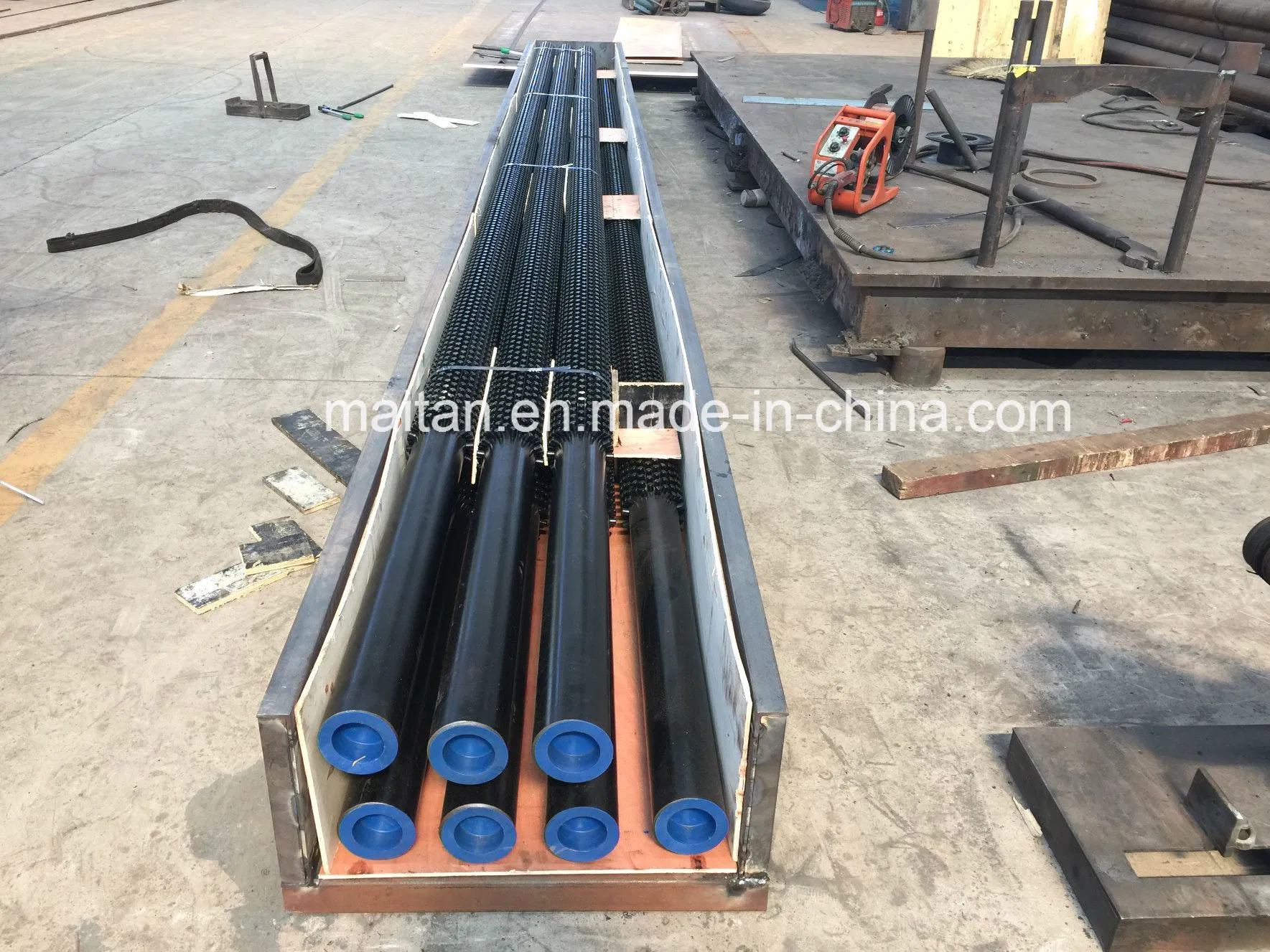 Hot Selling Carbon Steel ASTM A335 P5 Stud Pipe for Oil Refining and Petrochemical Tubular Furnace