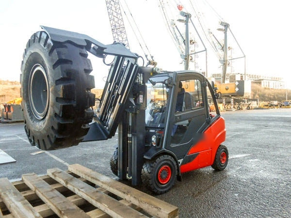 Port Use Tyre 1200-24 1400-24 1600-25 1800-25 2100-35 1800-33 Tire for Harbour Mobile Crane Automated Guide Vehicles Rtg Service