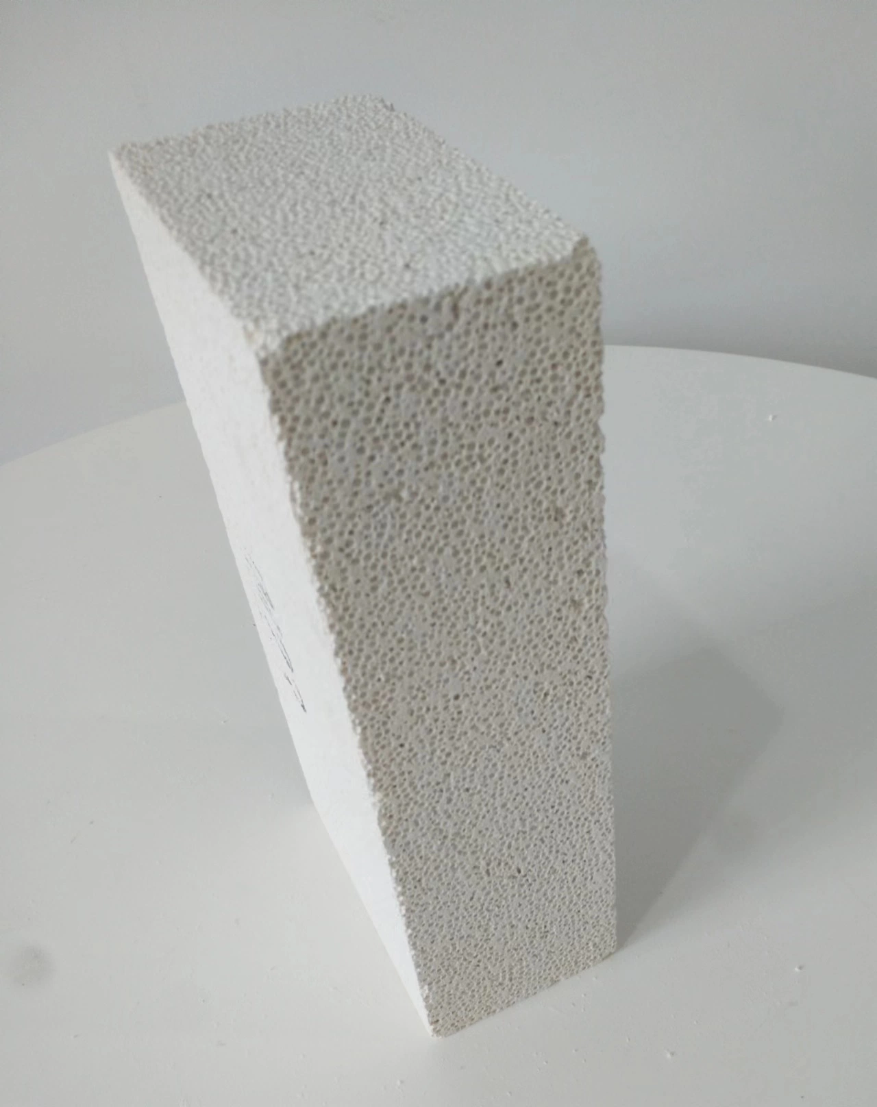 Zibo Hitech Furnace Uses Jm-26 Refractory Light Weight Mullite Insulation Brick