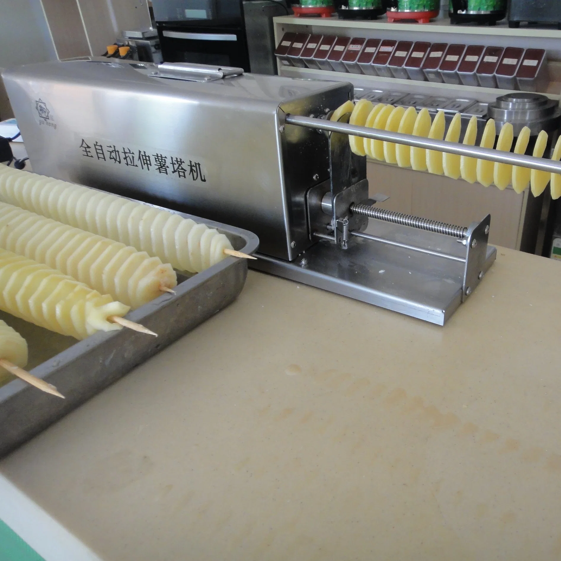 Pomme de terre en spirale de la machine électrique de 4 lames Spiralizer Vegetable Slicer faucheuse à l'oignon