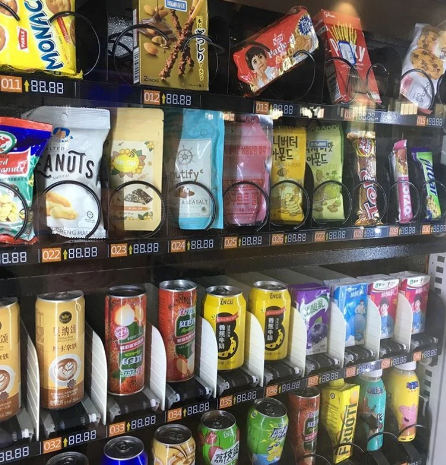 Kleine Verkaufsmaschine für Combo Snacks und Getränke mit Big Kapazität Unterstützt Kartenzahlung