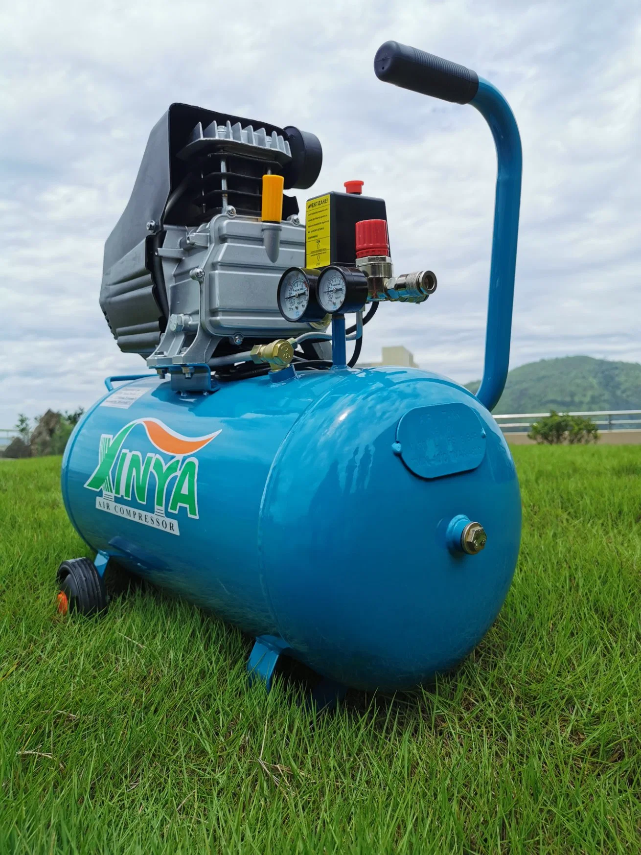 Xinya CE Approved Aluminum Copper Coil 50 Liter Lubricated Rotary Direct Air Compressor