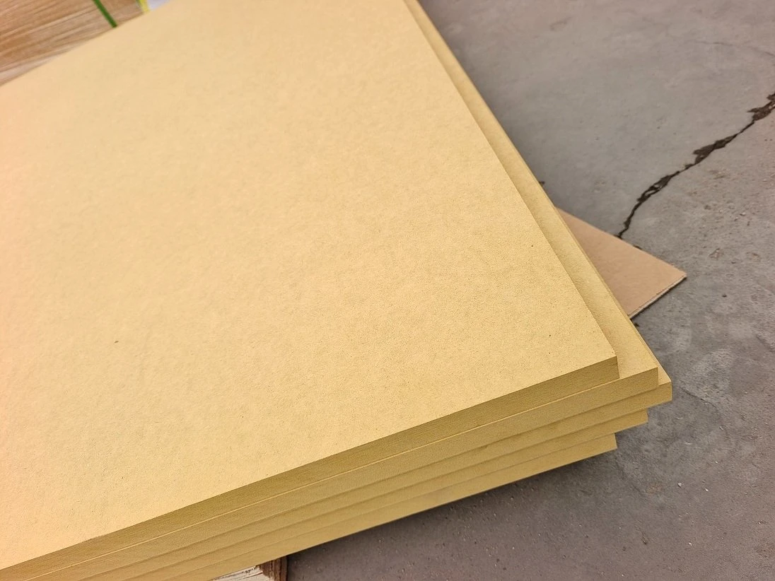 1220X2440X18mm 100% Pine Wood MDF Carb P2 Grade MDF Board