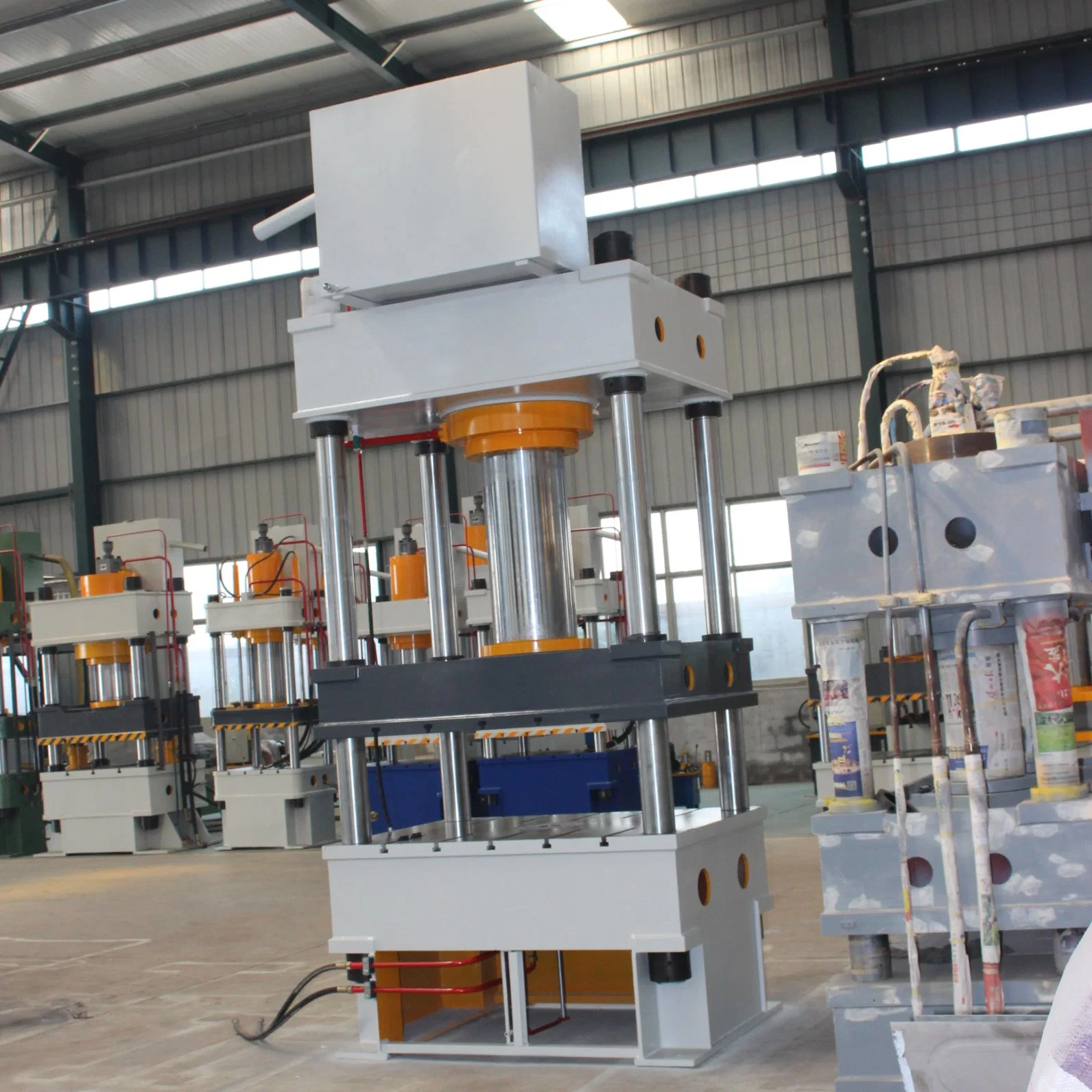 La fabricación barata de China Four-Column Prensa Hidráulica de 100 toneladas