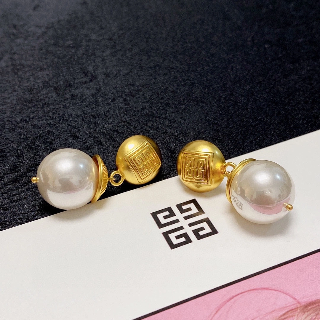 2023 New Engraved Logo Earrings Original Brass Real Shooting Design Unobtrusive Pearl Pendant Earrings