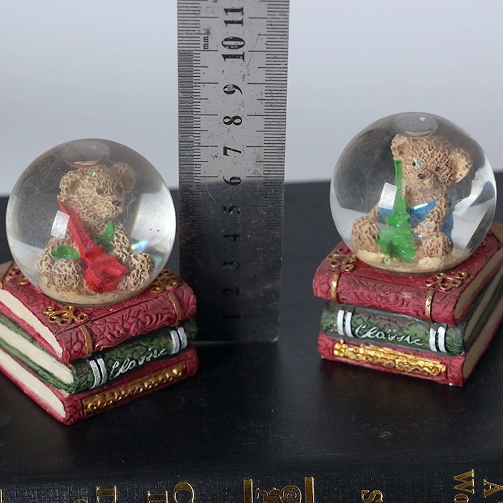 2017 New Custom 7cm Resin Bear Musical Water Snow Globe