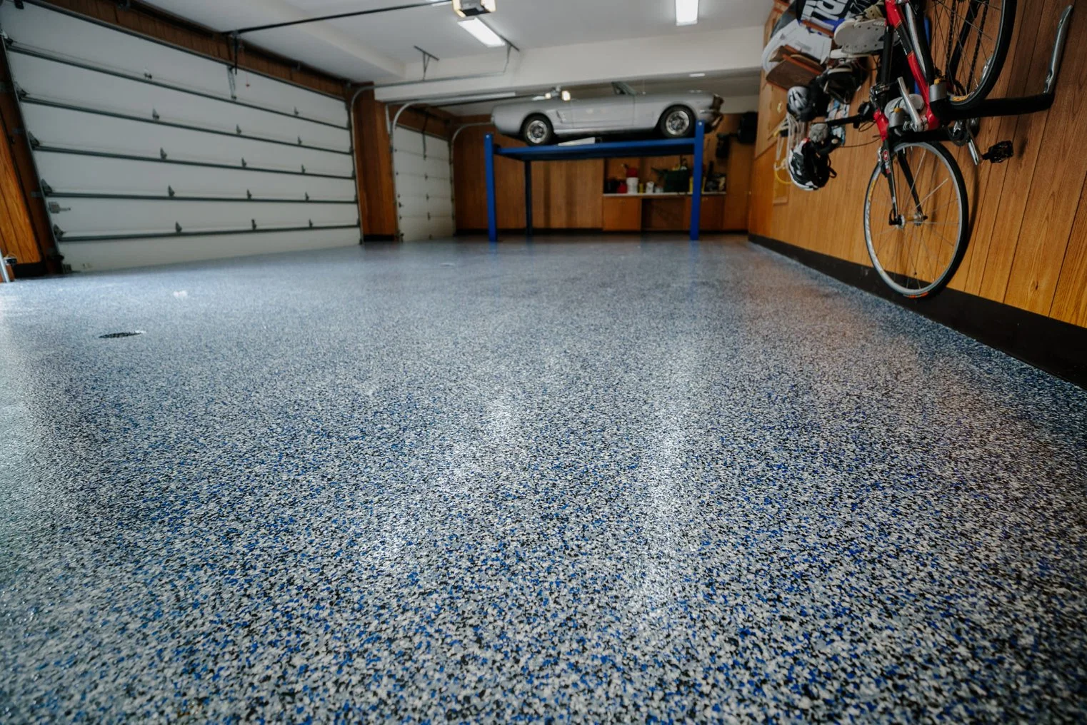 Easy to Clean Floor Flakes for Attractive Floor Surface