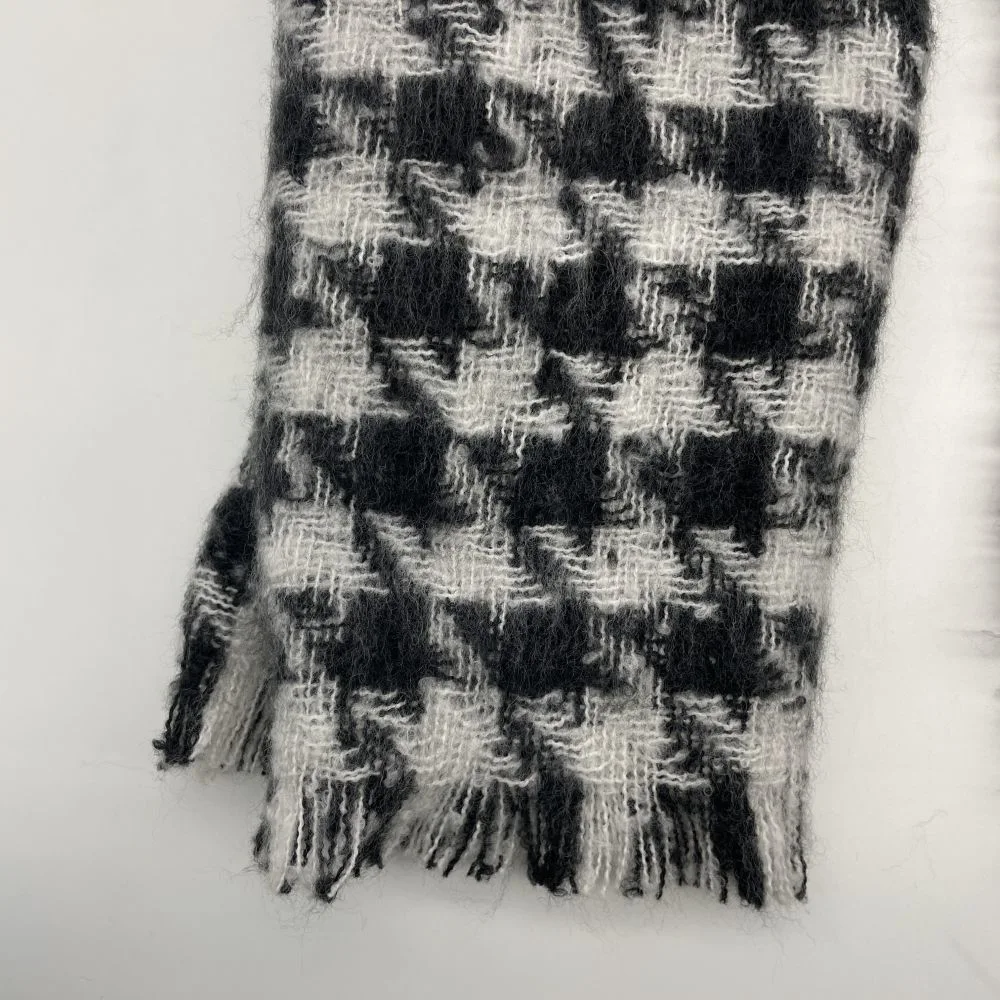 Ladies Classical Houndstooth Pattern Woven Scarf with Short Fringe